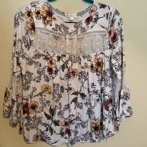 Coco + Jaimeson 3/4 length sleeve floral top